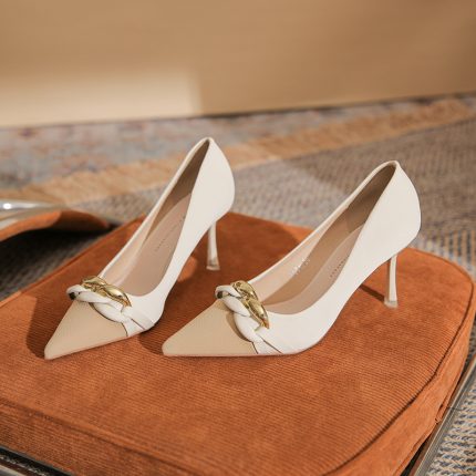 Classic Chain-Detail Pointed Heels – Elegant 7.5 cm Pumps for Women